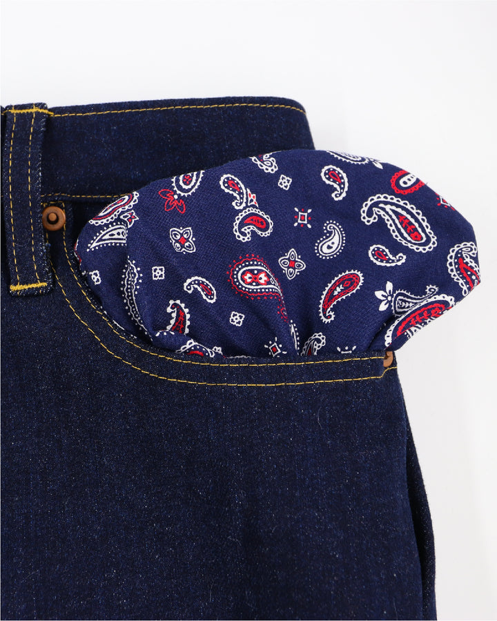 STRAIGHT LEG JEANS